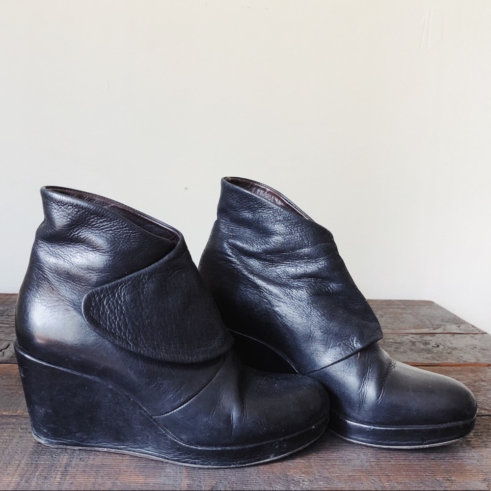 Coclico | black wedge boots